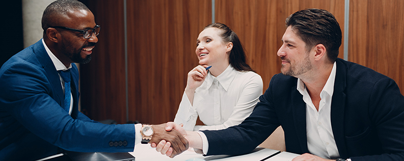 092223 Broker Closing Deal_blog artwork PEO Benefits for Insurance Agents & Brokers: Building a Legacy Beyond Commissions